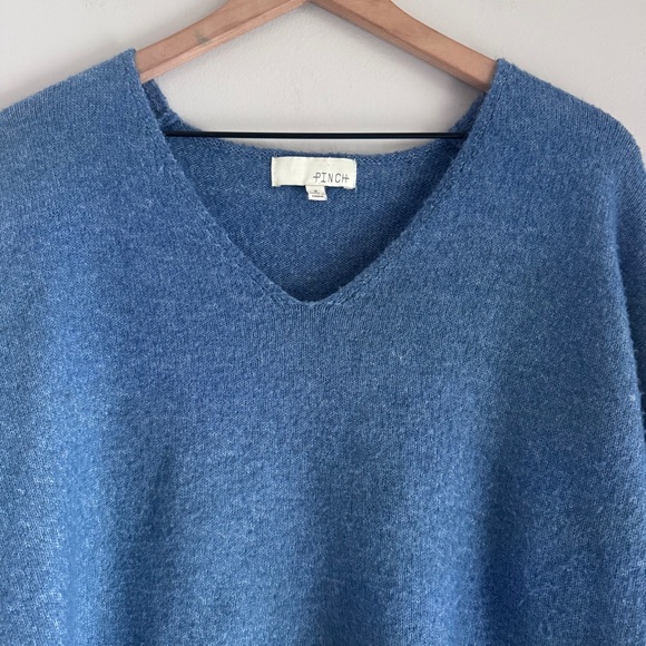 PINCH Boutique Soft V-Neck Knit Blue Sweater Size Small - Picture 6 of 8